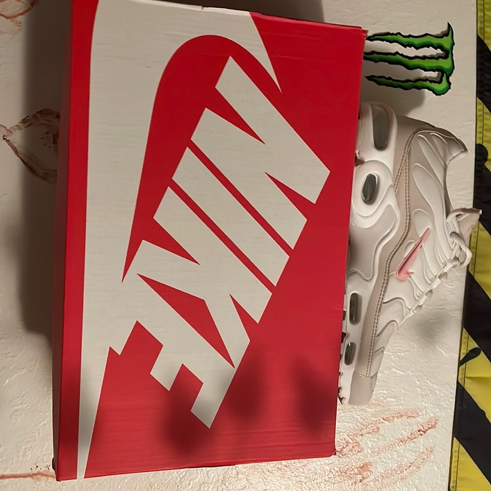 Women’s Nike Air Max Plus Cream/Coral 7.5 with original box